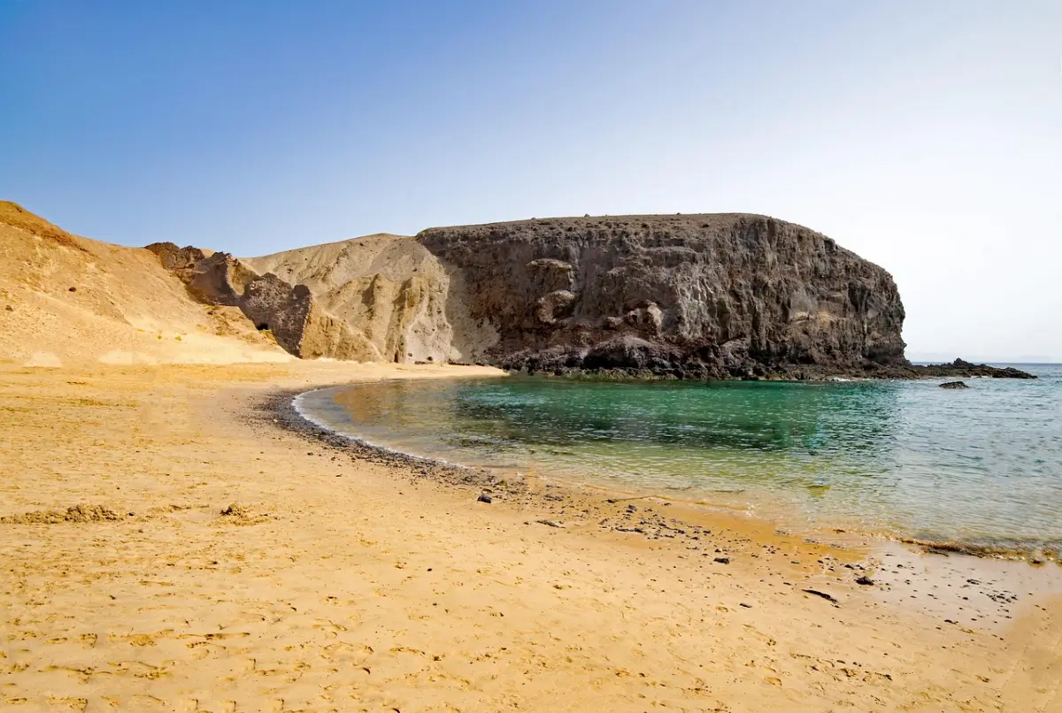 Explore the Vibrant Playa D'En Bossa